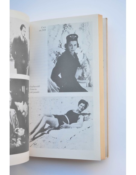 Coco Chanel solitaria