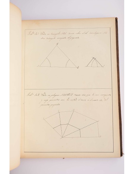 Problemas resueltos de geometría confeccionados manualmente