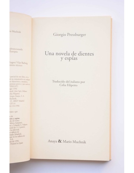 Una novela de dientes y espías