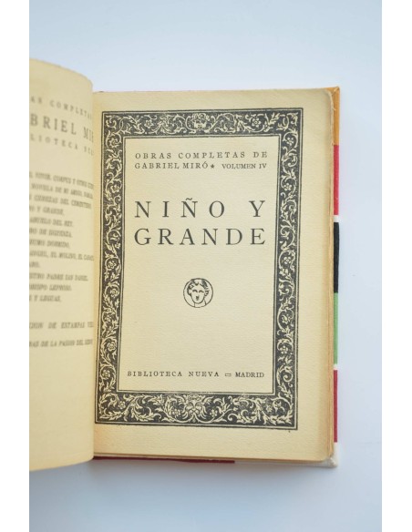 Niño y grande