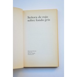 Señora de rojo sobre fondo gris 2