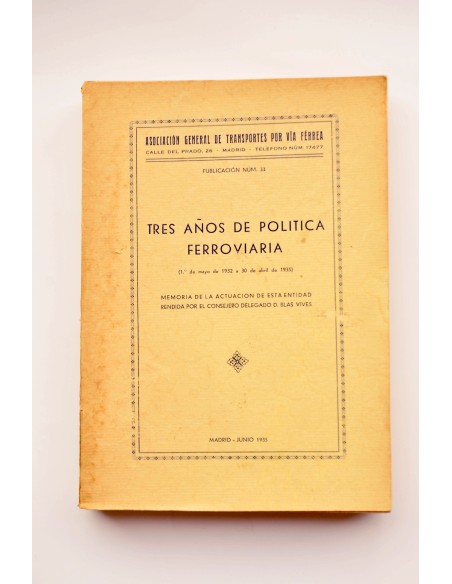 Tres años de política ferroviaria . 1932 a 1930. memoria de la actuación de esta entidad 