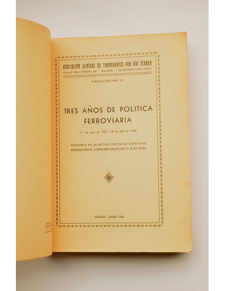 Tres años de política ferroviaria . 1932 a 1930. memoria de la actuación de esta entidad 