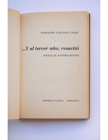 Y al tercer año, resucitó : novela de historia-ficción