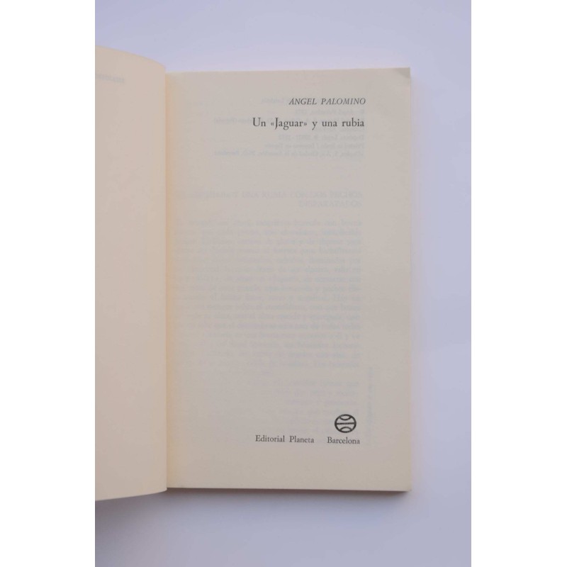 Un jaguar y una rubia