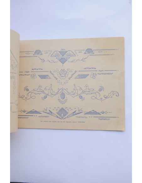 Album de fantasía y motivos de lencería para bordar, nº 3