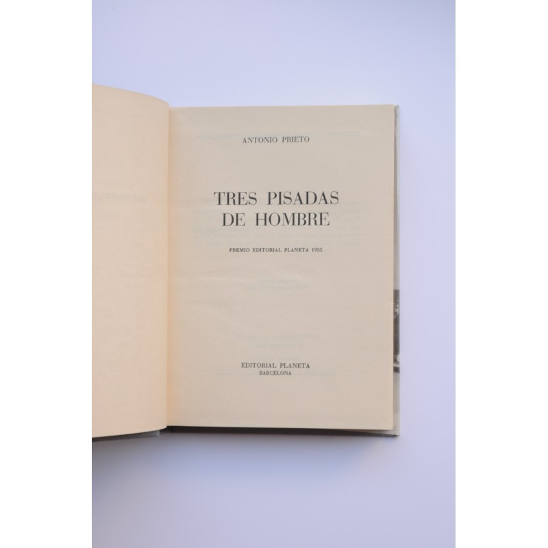 Tres pisadas de hombre