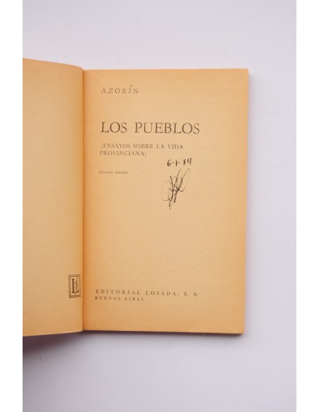Los pueblos : ensayos sobre la vida provinciana