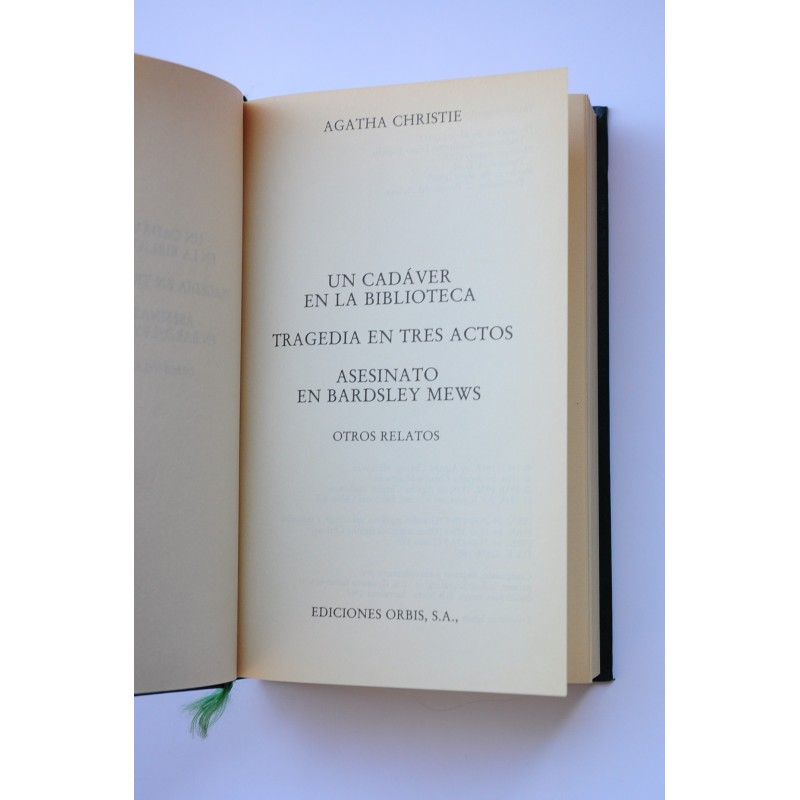 Un cadáver en la biblioteca. Tragedia en tres...