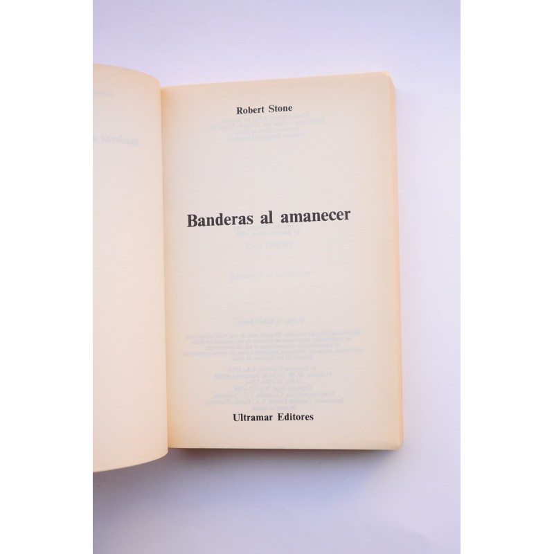 Banderas al amanecer