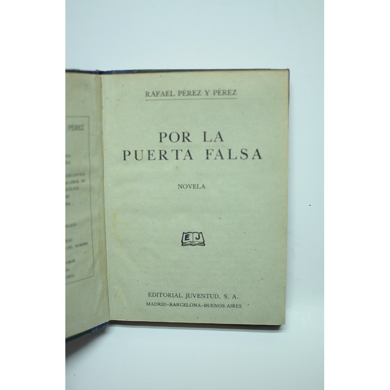 Por la puerta falsa