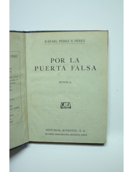 Por la puerta falsa