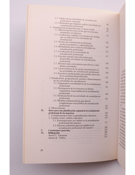 Los maestros de Murcia, su actualización profesional : bases para una planificación regional