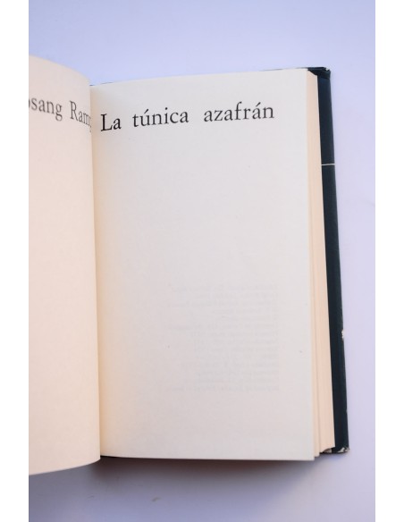 La túnica azafrán