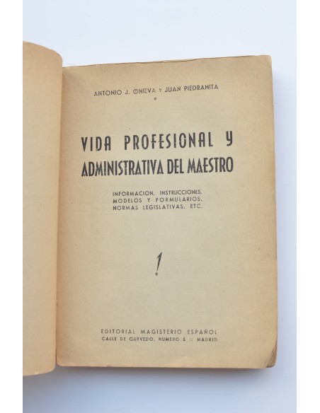 Vida profesional y administrativa del maestro