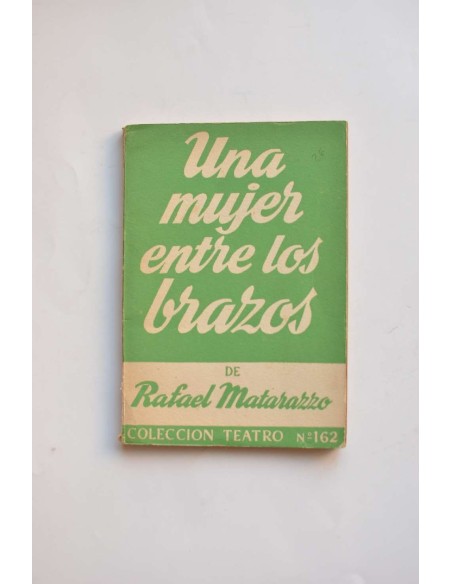 Una mujer entre los brazos