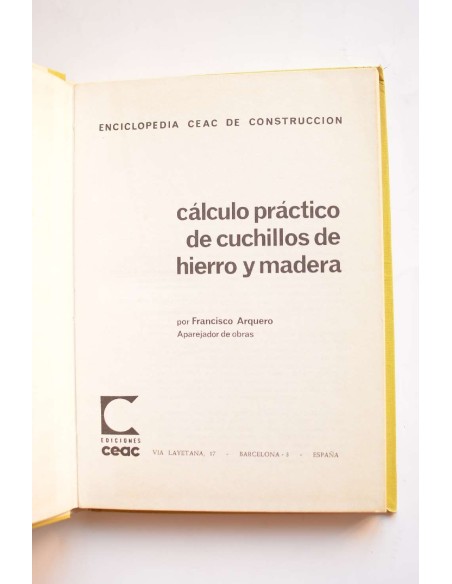 Cuchillos de hierro y madera