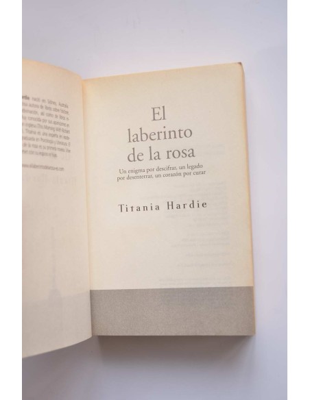 El laberinto de la rosa : Un enigma por descifrar, un legado por desenterrar, un corazón por curar