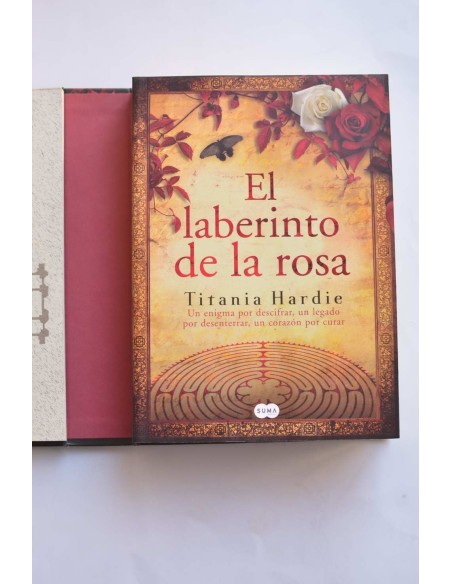 El laberinto de la rosa : Un enigma por descifrar, un legado por desenterrar, un corazón por curar