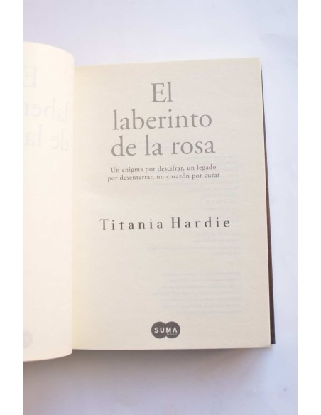 El laberinto de la rosa : Un enigma por descifrar, un legado por desenterrar, un corazón por curar