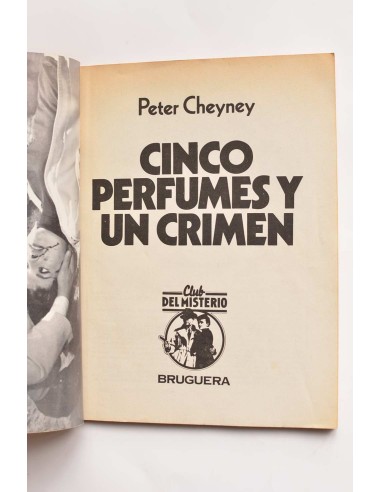 Cinco perfumes y un crimen