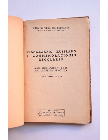 Evangeliario ilustrado y conmemoraciones escolares