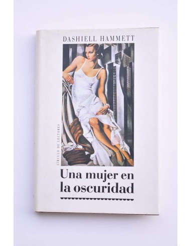 Una mujer en la oscuridad