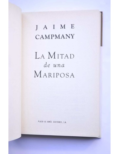 La mitad de una mariposa