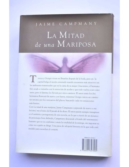 La mitad de una mariposa