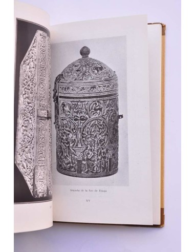 Marfiles y azabaches españoles