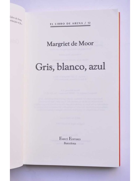 Gris, blanco, azul