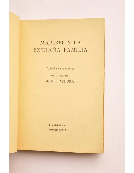 Maribel y la extraña familia