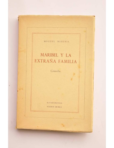 Maribel y la extraña familia