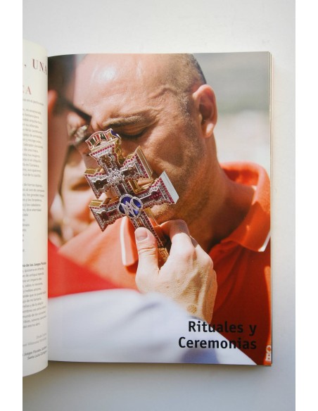 Fiestas en Honor a la Santísima y Vera Cruz : del 1 al 5 de mayo Moros y Cristianos y Caballos del Vino.  Caravaca de La Cruz