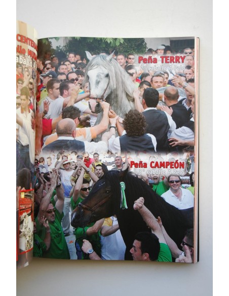 Fiestas en Honor a la Santísima y Vera Cruz : del 1 al 5 de mayo Moros y Cristianos y Caballos del Vino.  Caravaca de La Cruz