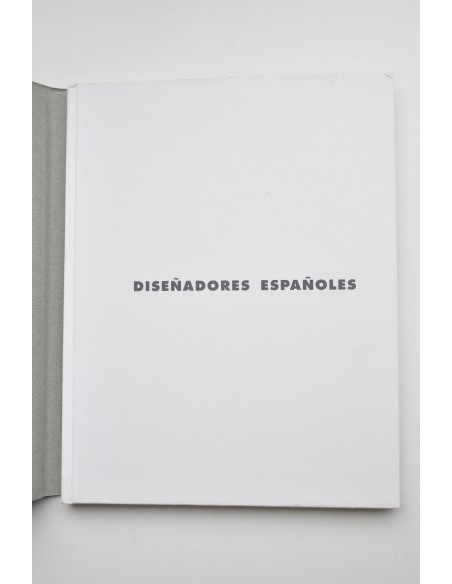 Diseñadores españoles. Homenaje a la moda española: catálogo de exposiciones