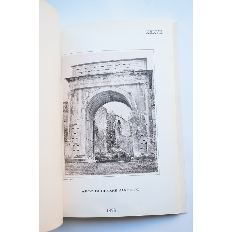 Arco di Susa eretto da Marco Giulio Cozio in...