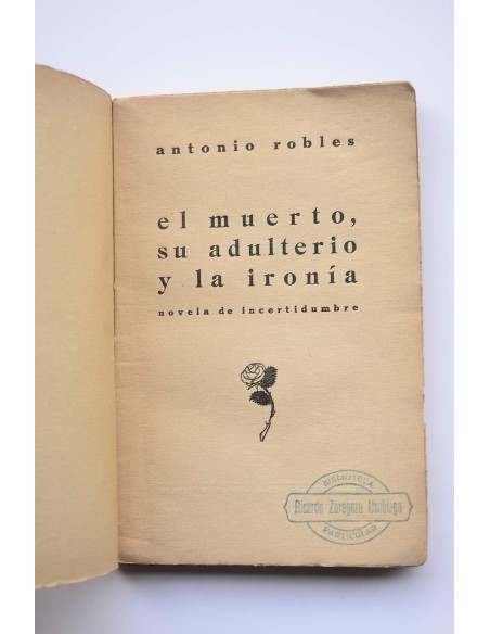 El muerto, su adulterio y la ironía : novela de incertidumbre