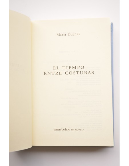 El tiempo entre costuras